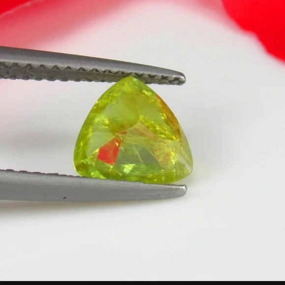 1.60 Ct Natural Greenish Yellow Sphene Trillion Cut - Picture 2 of 3